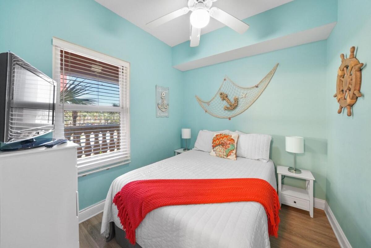 Calypso 208 East Direct Gulf Front Exceptional Apartment *